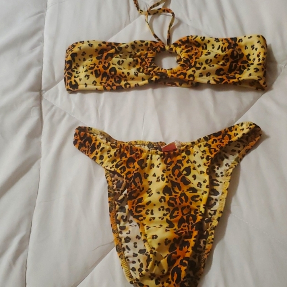 VENUS 2 PIECE LEOPARD BIKINI SIZE 6